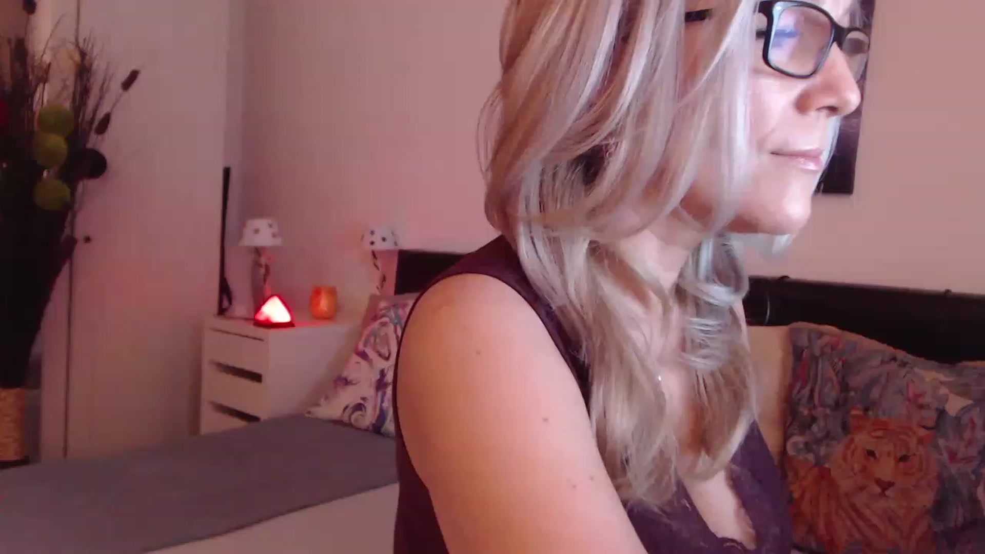 Gallery image thumbnail from Reeya71's myfreecams stream on, 03/01/2023, 02:56 image 19 of 20