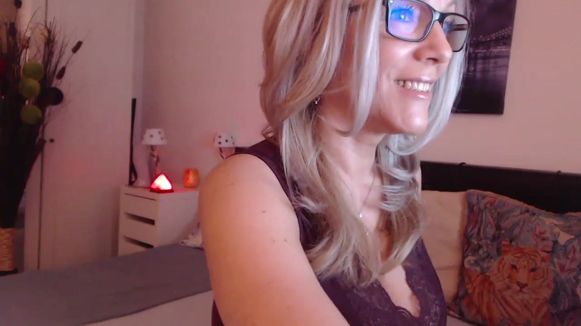 Gallery image thumbnail from Reeya71's myfreecams stream on, 03/01/2023, 02:56 image 4 of 20