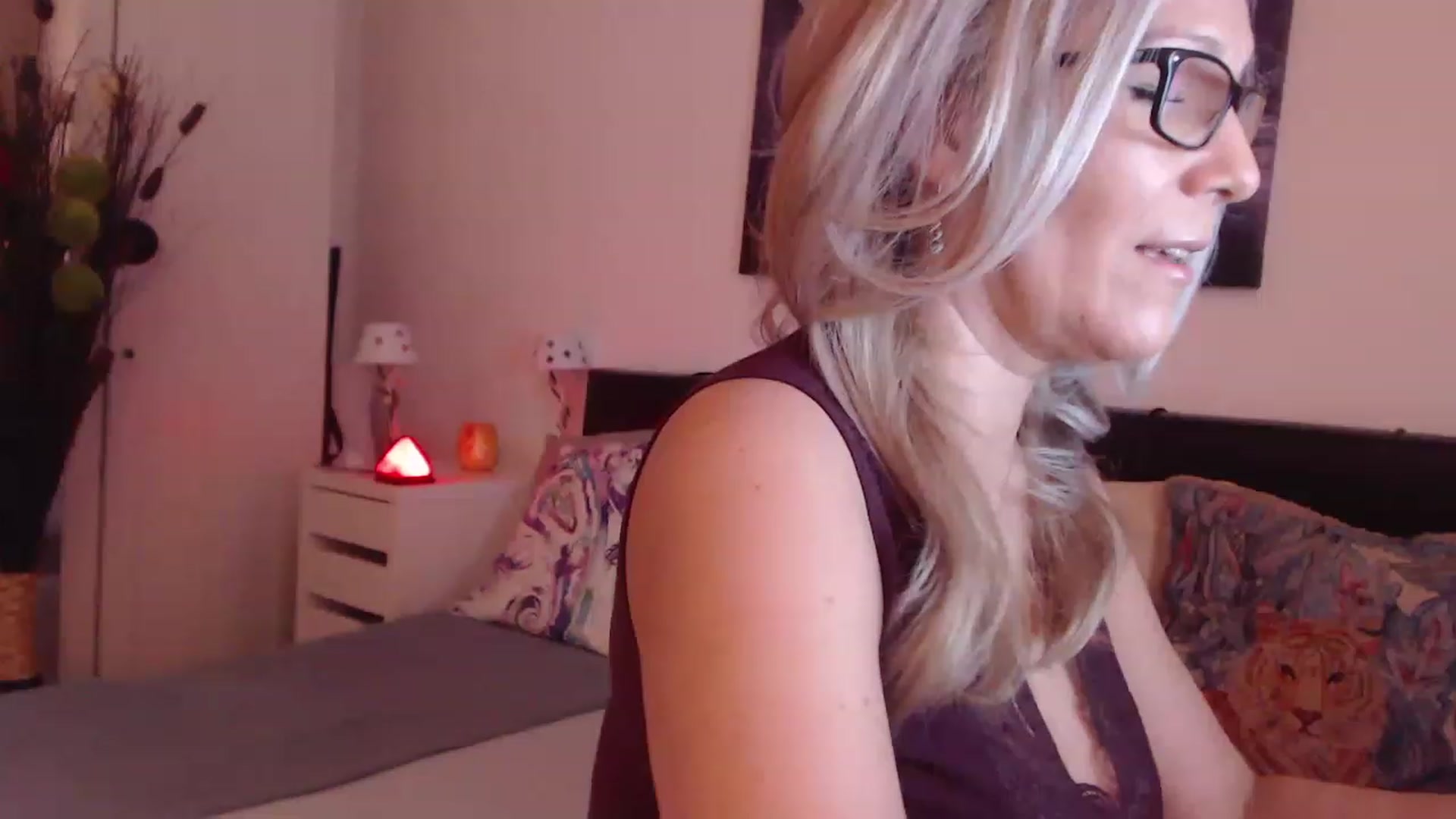 Gallery image thumbnail from Reeya71's myfreecams stream on, 03/01/2023, 02:56 image 12 of 20