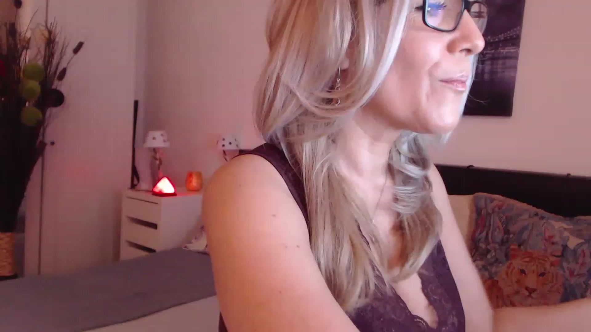 Gallery image thumbnail from Reeya71's myfreecams stream on, 03/01/2023, 02:56 image 8 of 20