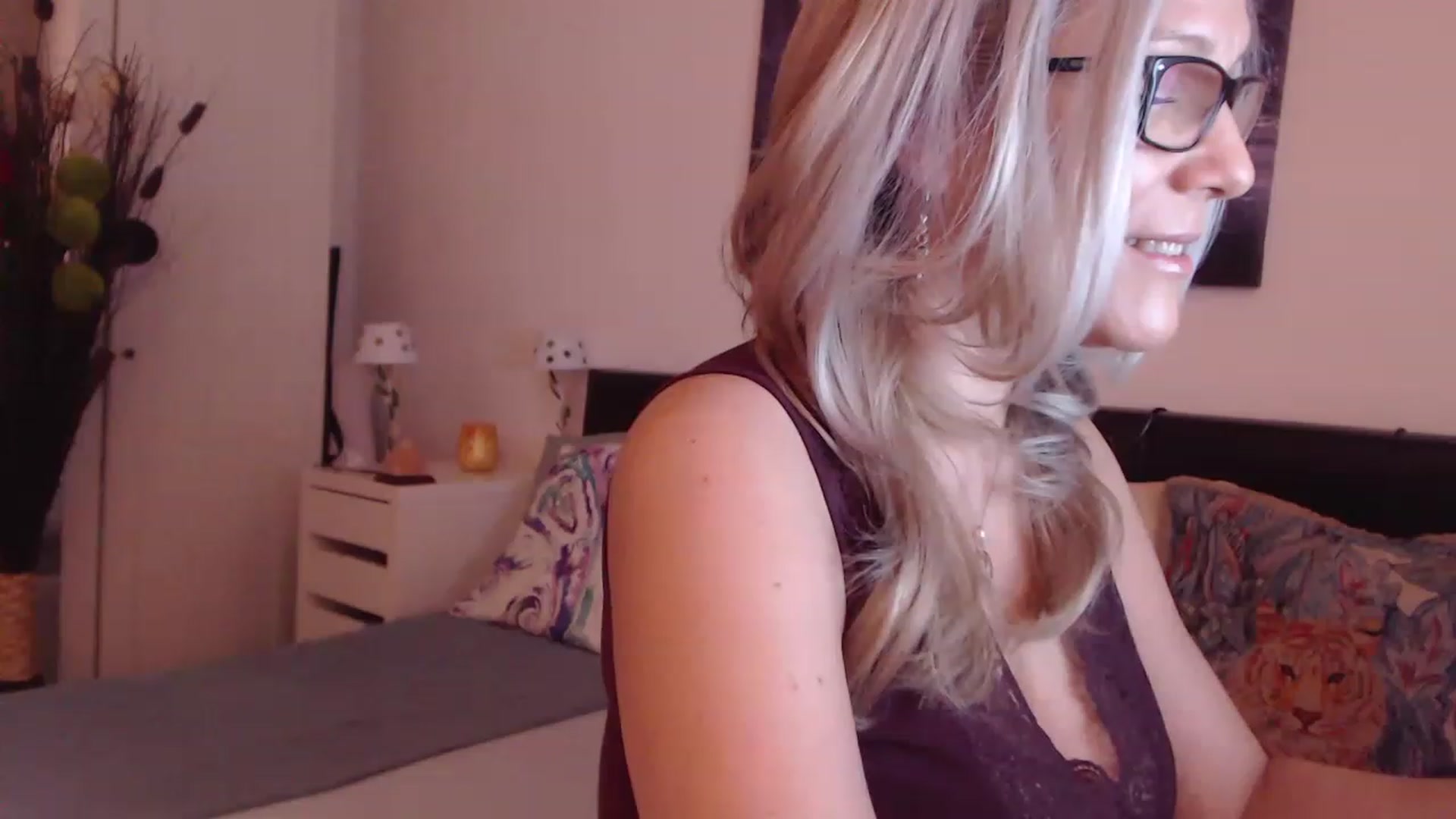 Gallery image thumbnail from Reeya71's myfreecams stream on, 03/01/2023, 02:56 image 20 of 20