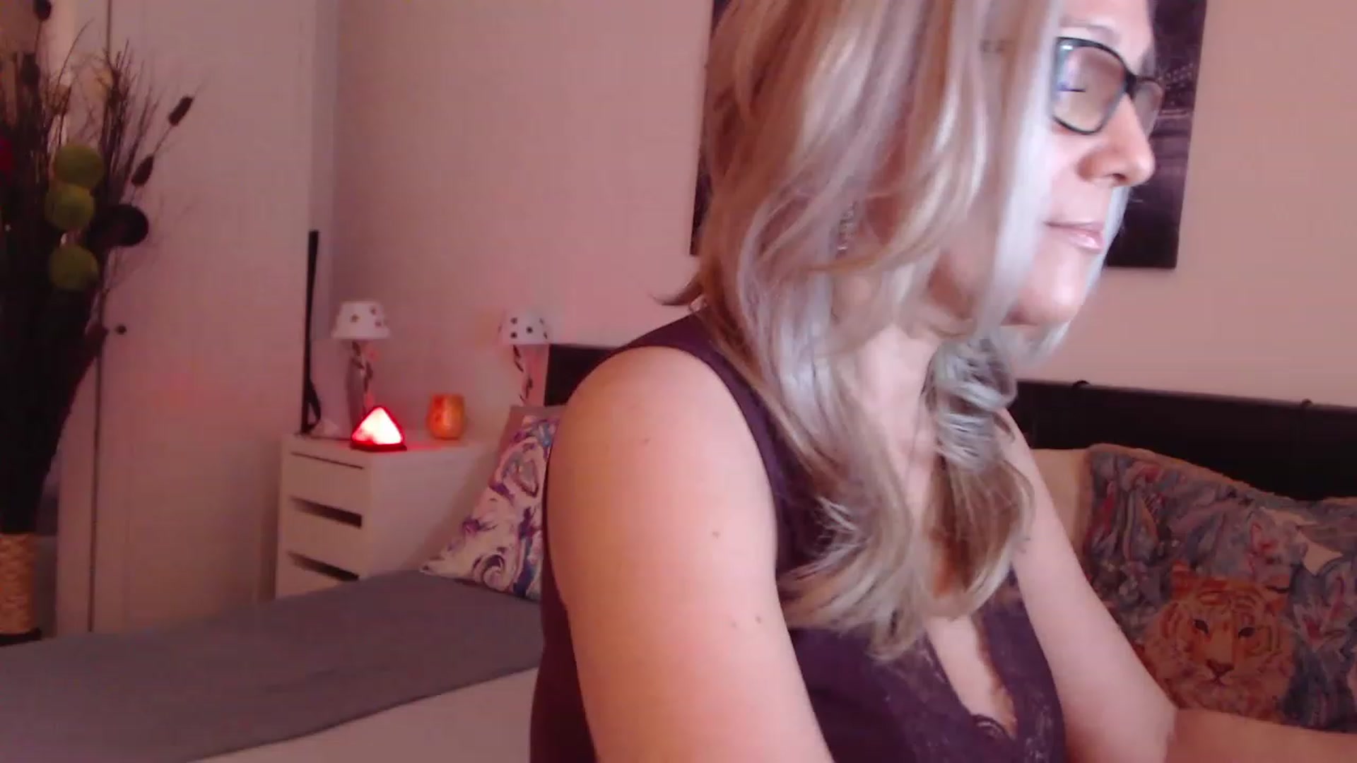 Gallery image thumbnail from Reeya71's myfreecams stream on, 03/01/2023, 02:56 image 1 of 20