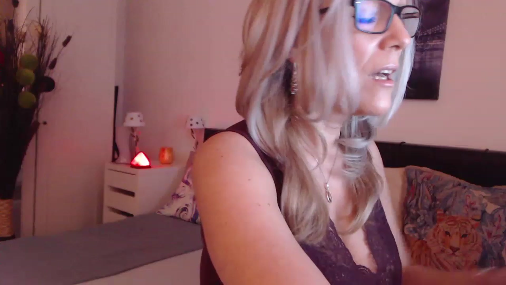 Gallery image thumbnail from Reeya71's myfreecams stream on, 03/01/2023, 02:56 image 18 of 20