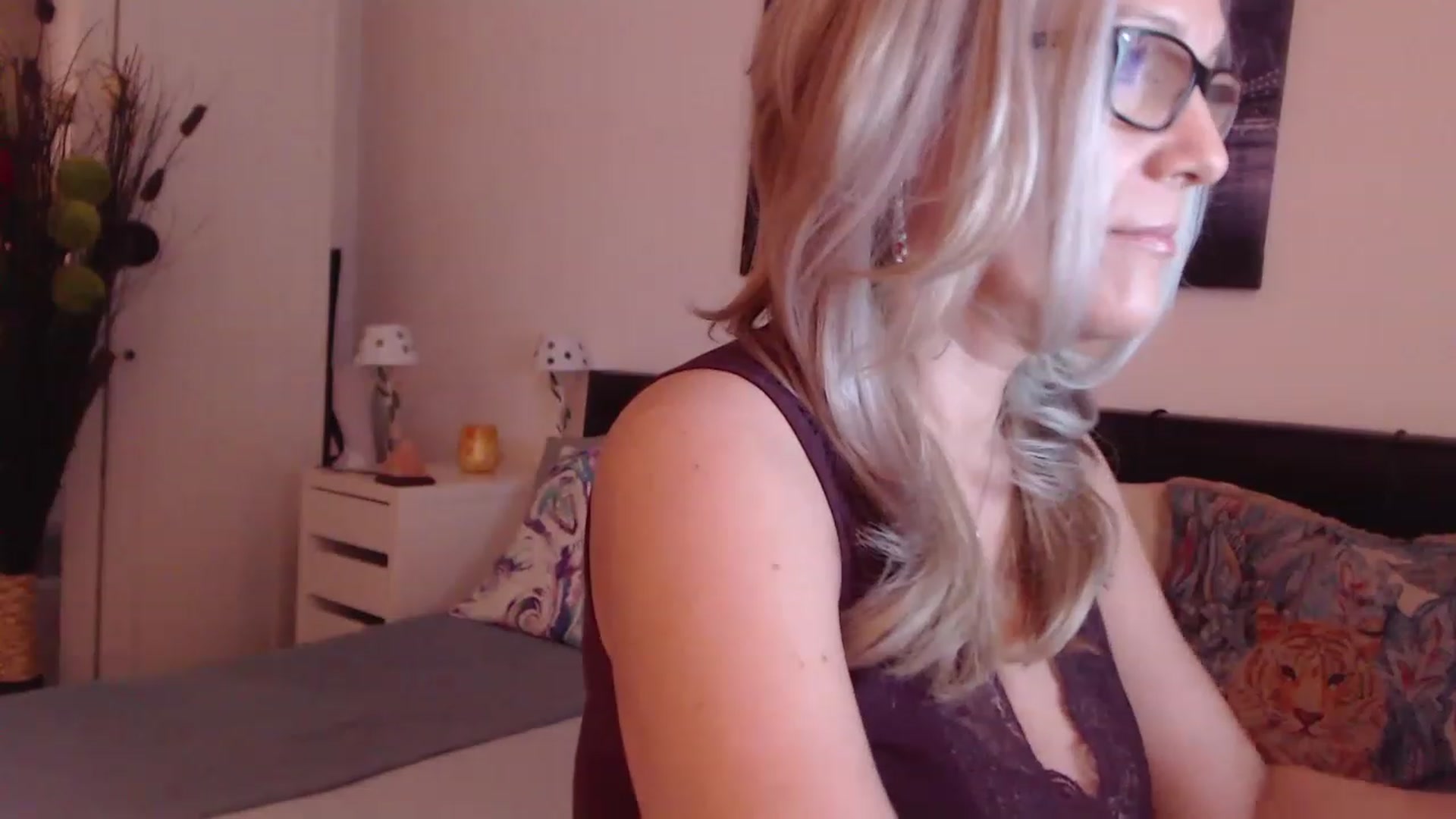 Gallery image thumbnail from Reeya71's myfreecams stream on, 03/01/2023, 02:56 image 2 of 20