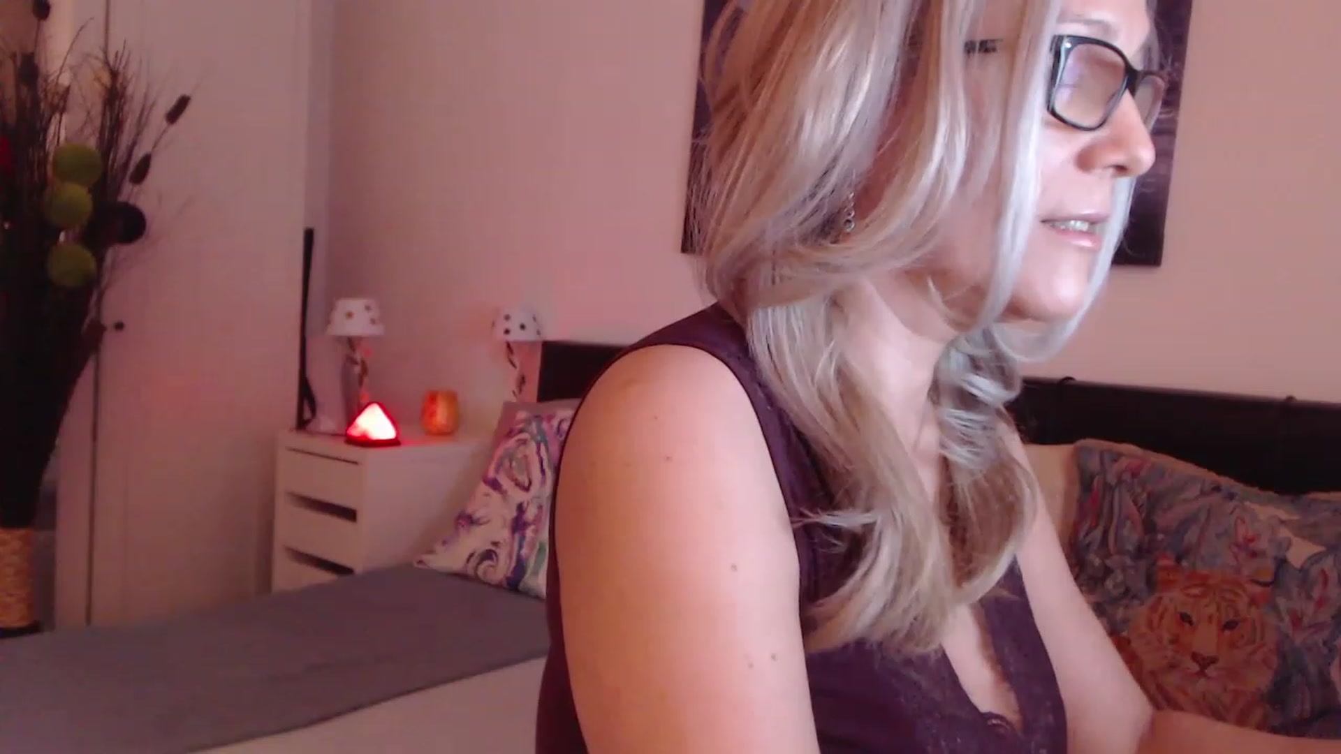 Gallery image thumbnail from Reeya71's myfreecams stream on, 03/01/2023, 02:56 image 6 of 20
