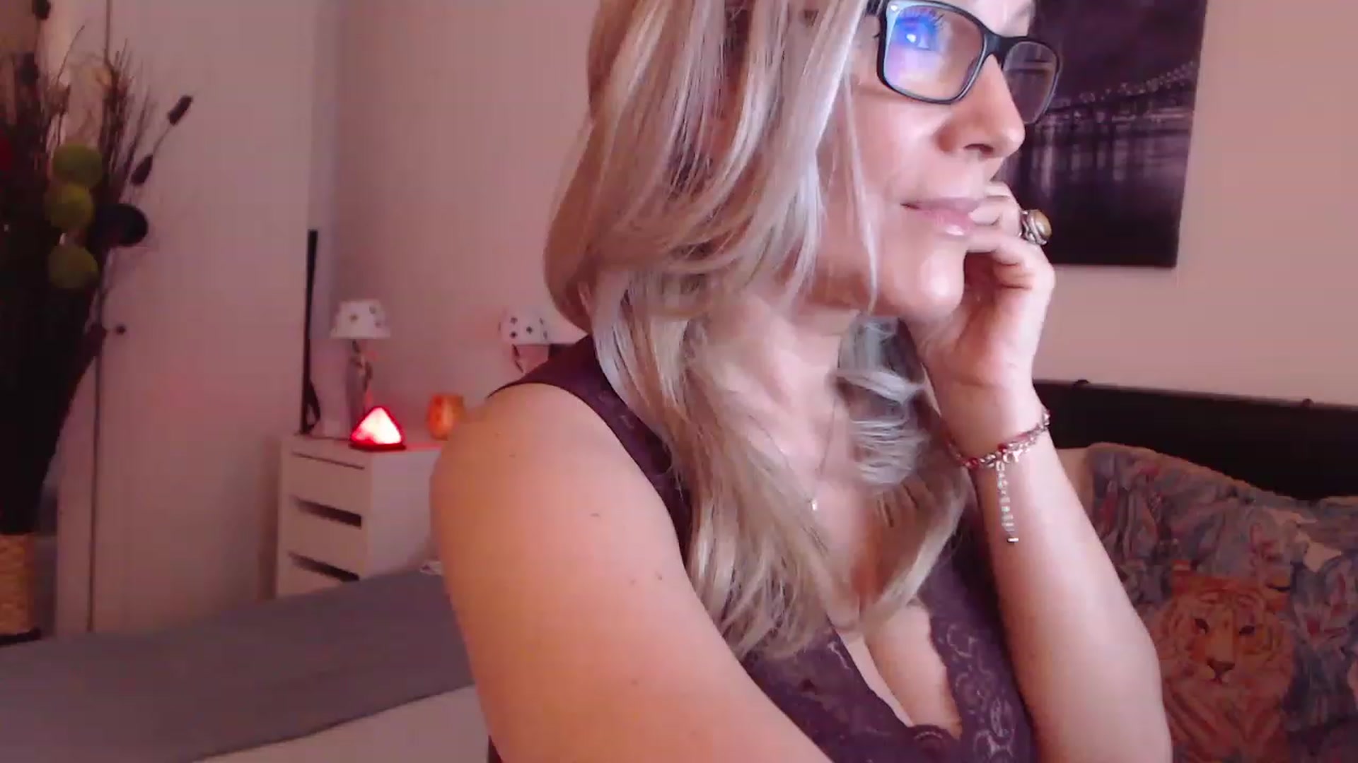 Gallery image thumbnail from Reeya71's myfreecams stream on, 03/01/2023, 02:56 image 17 of 20