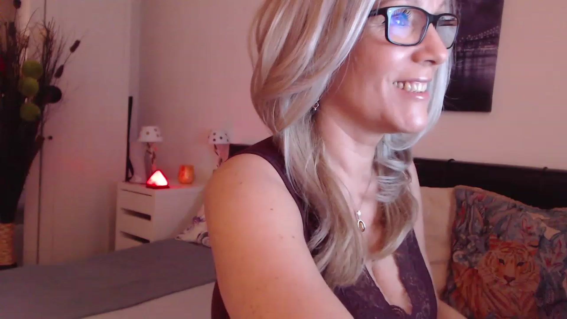 Gallery image thumbnail from Reeya71's myfreecams stream on, 03/01/2023, 02:56 image 5 of 20
