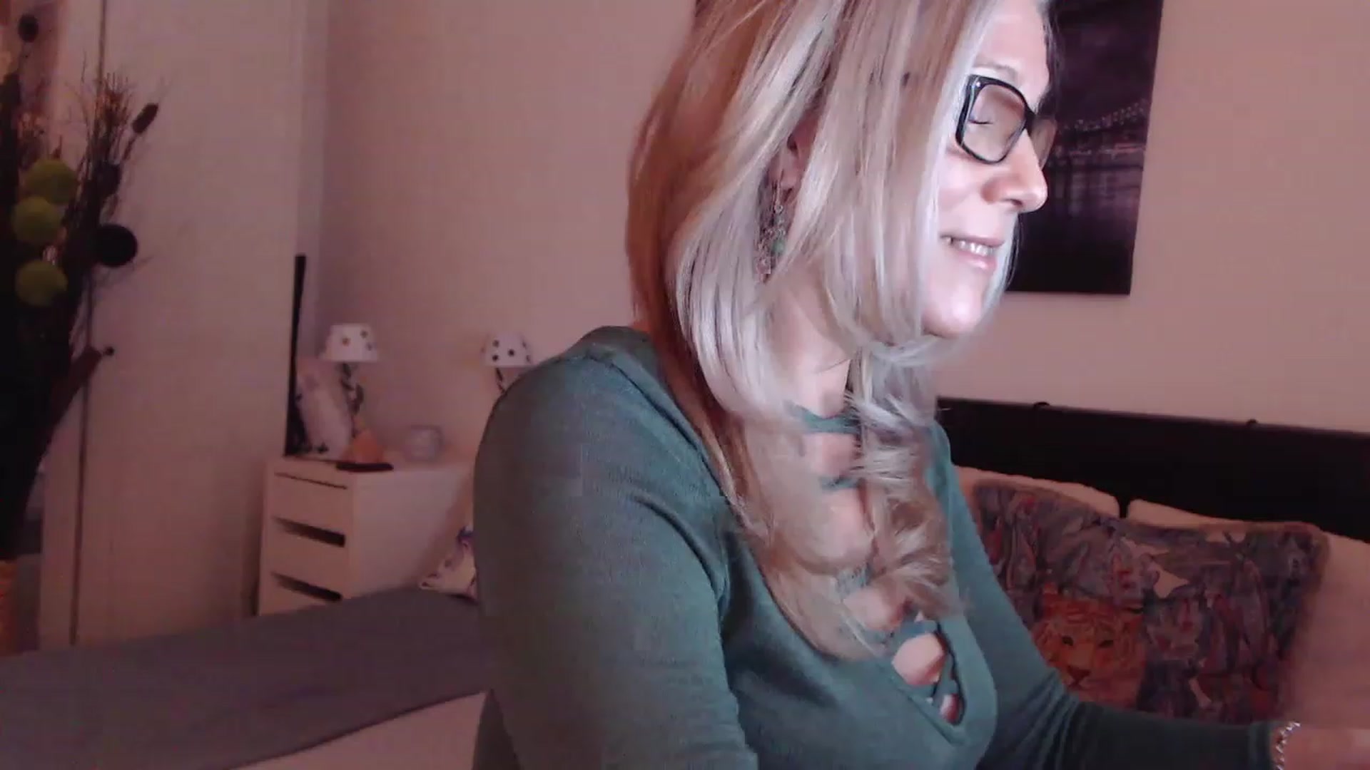 Gallery image thumbnail from Reeya71's myfreecams stream on, 03/06/2023, 21:49 image 7 of 20