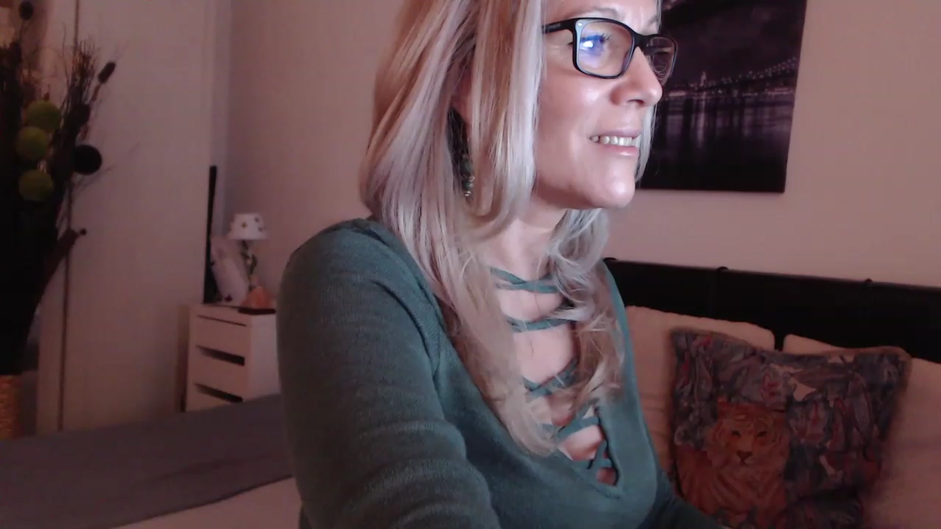 Gallery image thumbnail from Reeya71's myfreecams stream on, 03/06/2023, 23:22 image 12 of 20