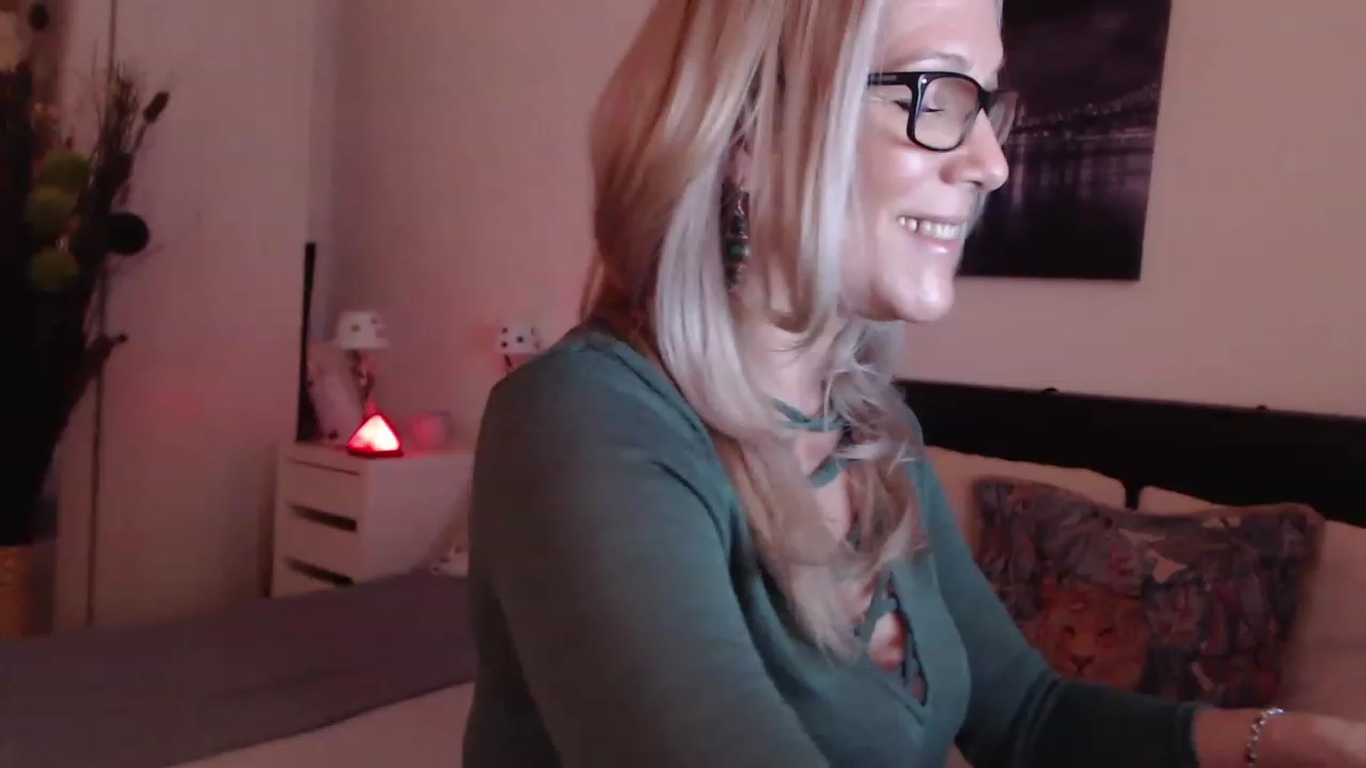 Gallery image thumbnail from Reeya71's myfreecams stream on, 03/06/2023, 23:22 image 2 of 20