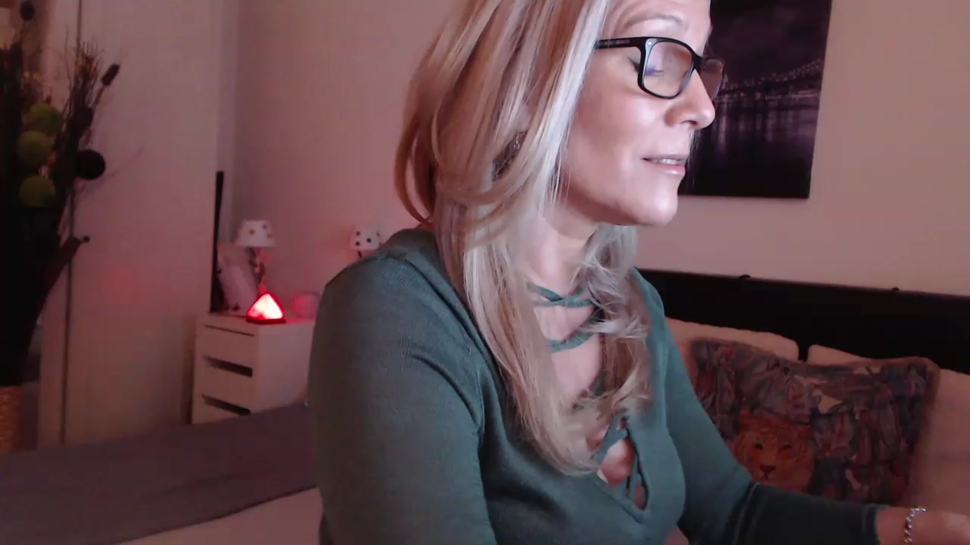 Gallery image thumbnail from Reeya71's myfreecams stream on, 03/06/2023, 23:22 image 6 of 20