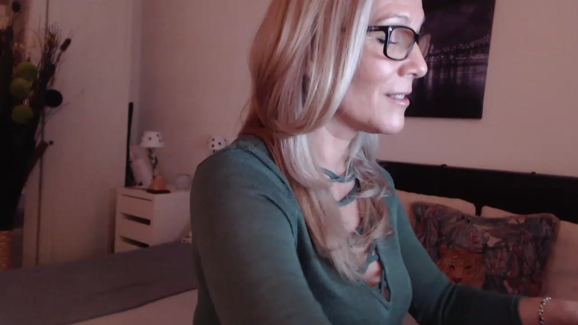 Gallery image thumbnail from Reeya71's myfreecams stream on, 03/06/2023, 23:22 image 4 of 20