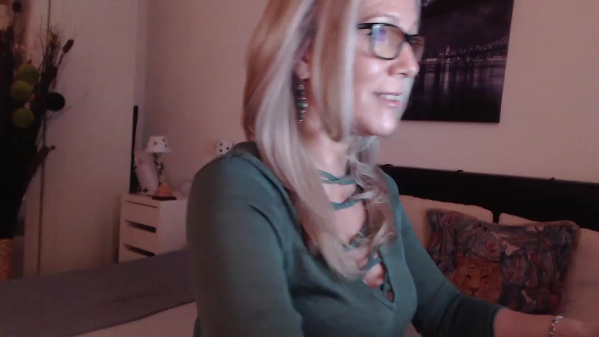 Gallery image thumbnail from Reeya71's myfreecams stream on, 03/06/2023, 23:22 image 16 of 20