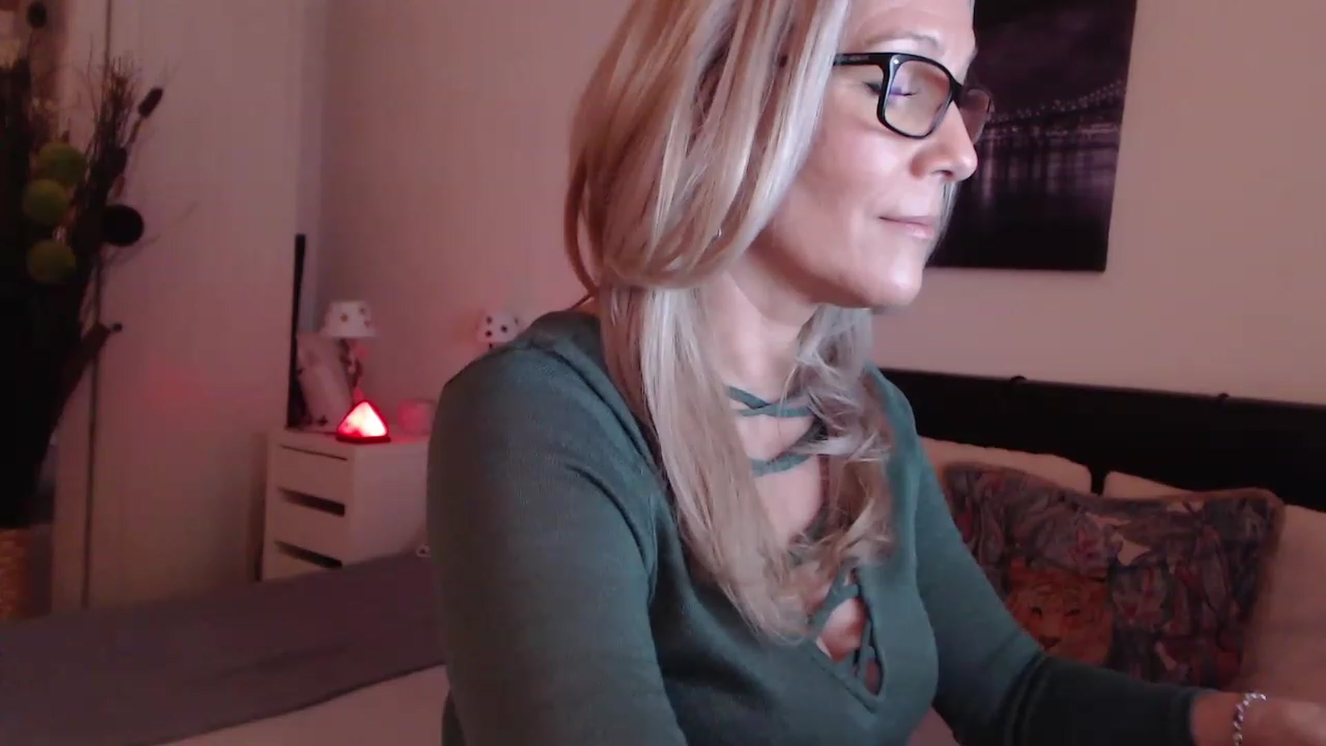 Gallery image thumbnail from Reeya71's myfreecams stream on, 03/06/2023, 23:22 image 5 of 20