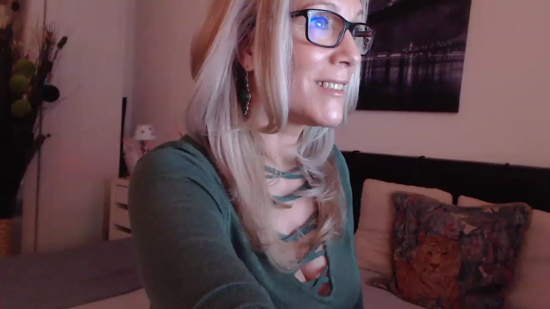 Gallery image thumbnail from Reeya71's myfreecams stream on, 03/06/2023, 23:22 image 20 of 20