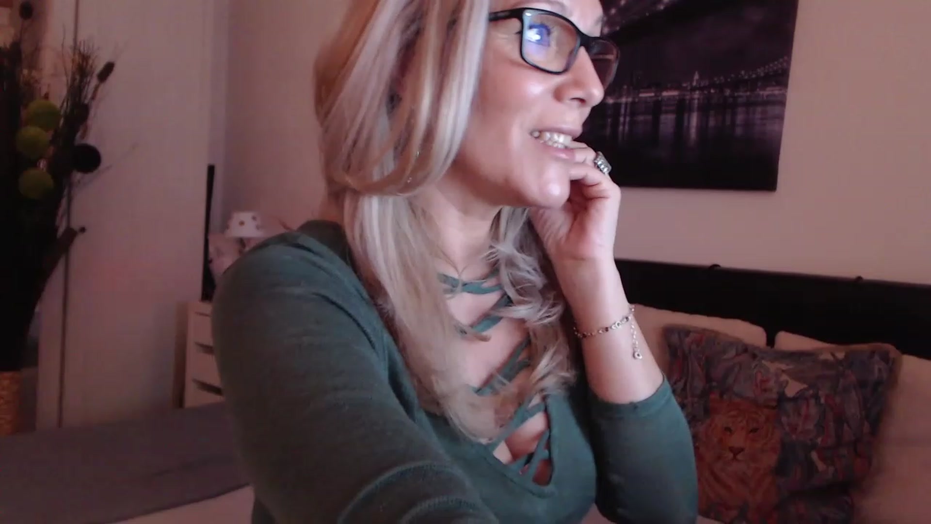 Gallery image thumbnail from Reeya71's myfreecams stream on, 03/06/2023, 23:22 image 19 of 20