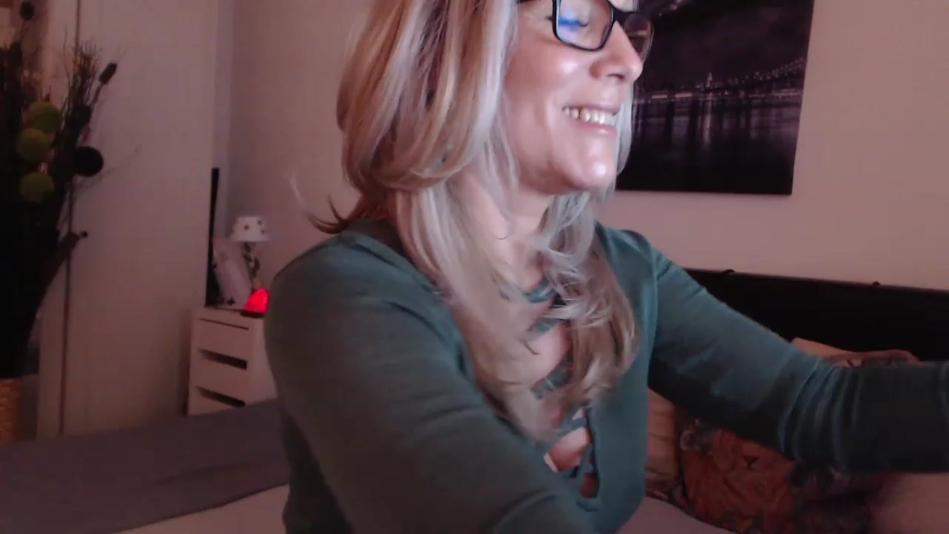 Gallery image thumbnail from Reeya71's myfreecams stream on, 03/06/2023, 23:22 image 18 of 20