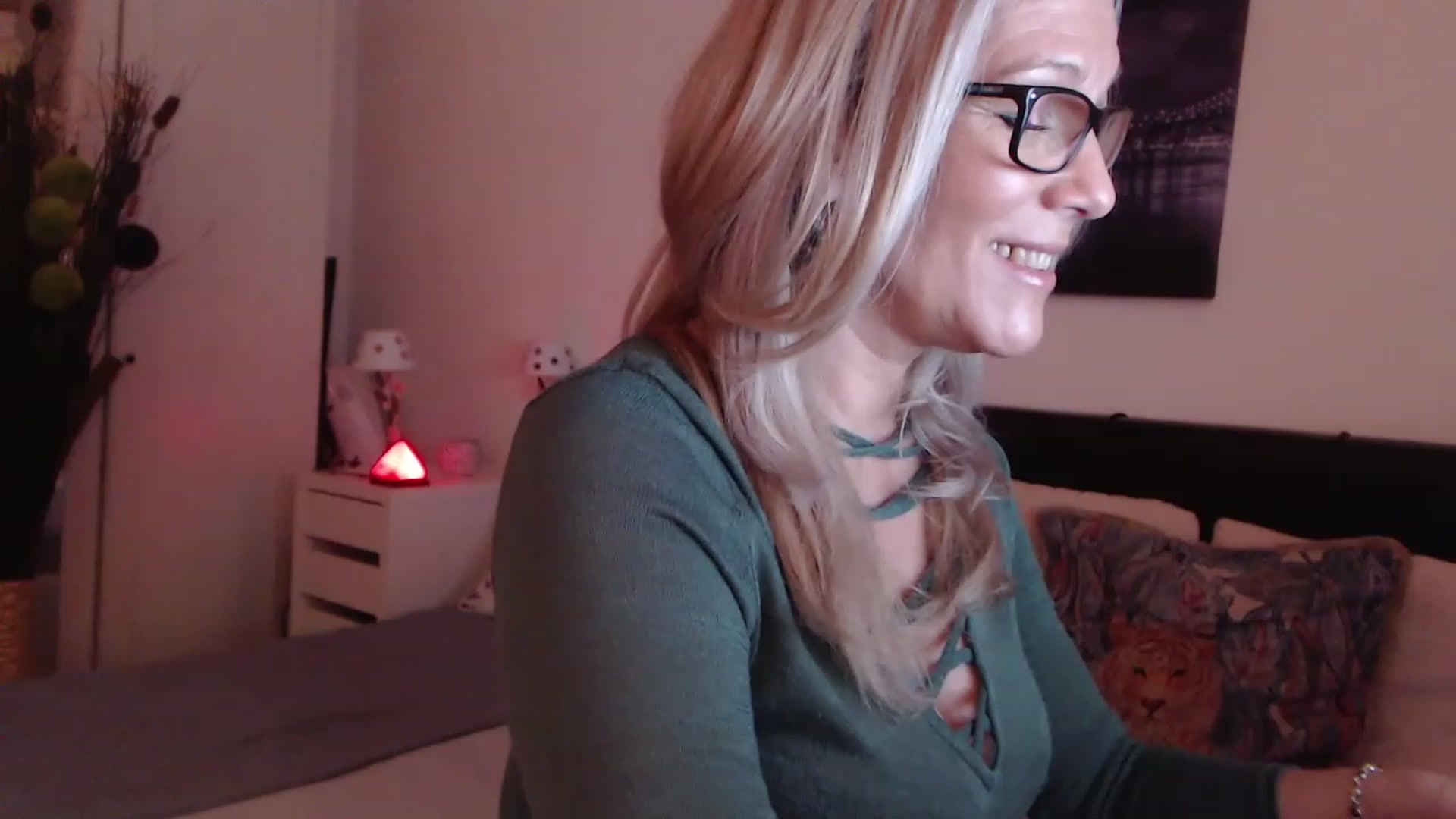 Gallery image thumbnail from Reeya71's myfreecams stream on, 03/06/2023, 23:22 image 1 of 20