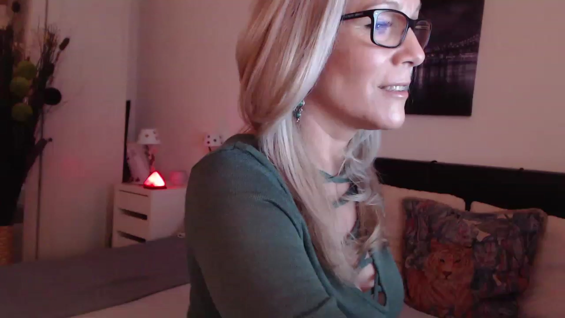 Gallery image thumbnail from Reeya71's myfreecams stream on, 03/06/2023, 23:22 image 10 of 20