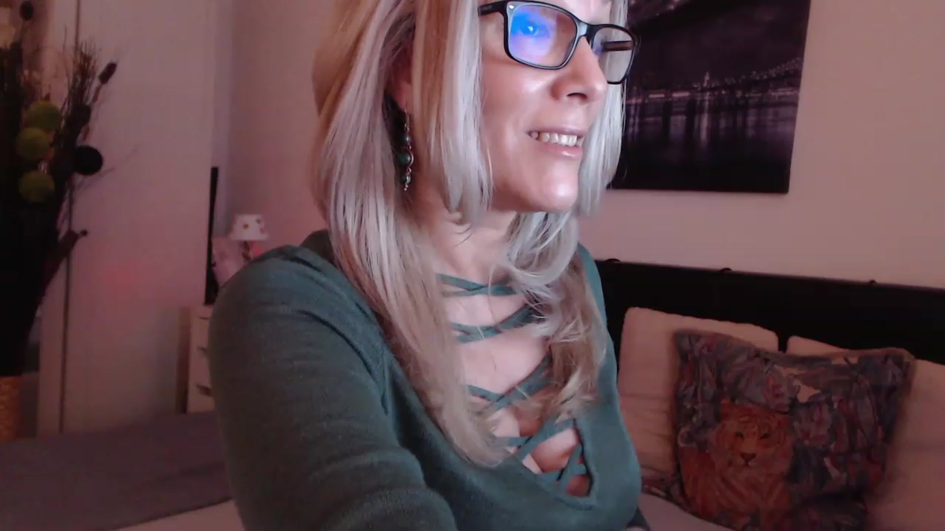 Gallery image thumbnail from Reeya71's myfreecams stream on, 03/06/2023, 23:22 image 11 of 20