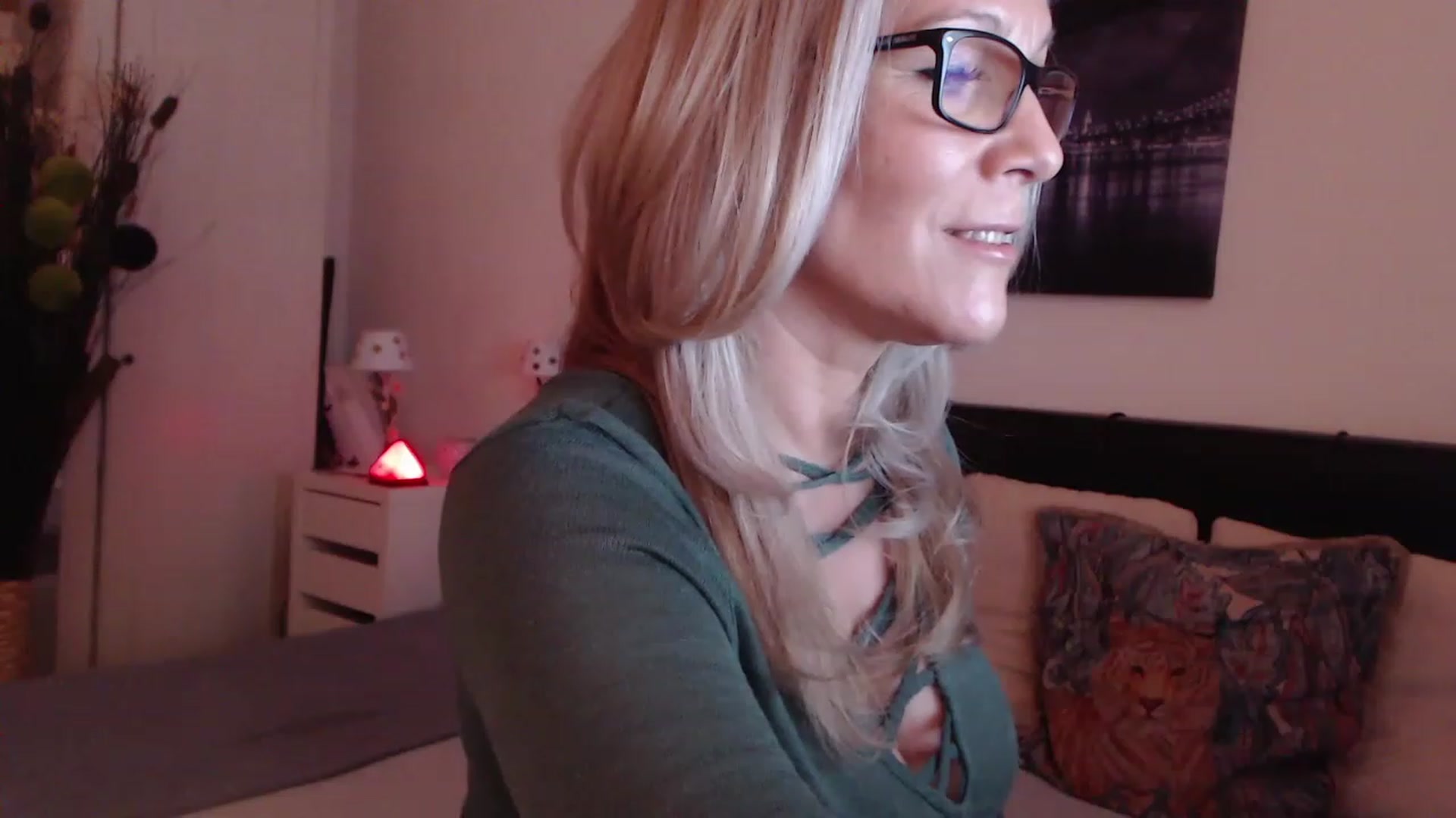 Gallery image thumbnail from Reeya71's myfreecams stream on, 03/06/2023, 23:22 image 3 of 20