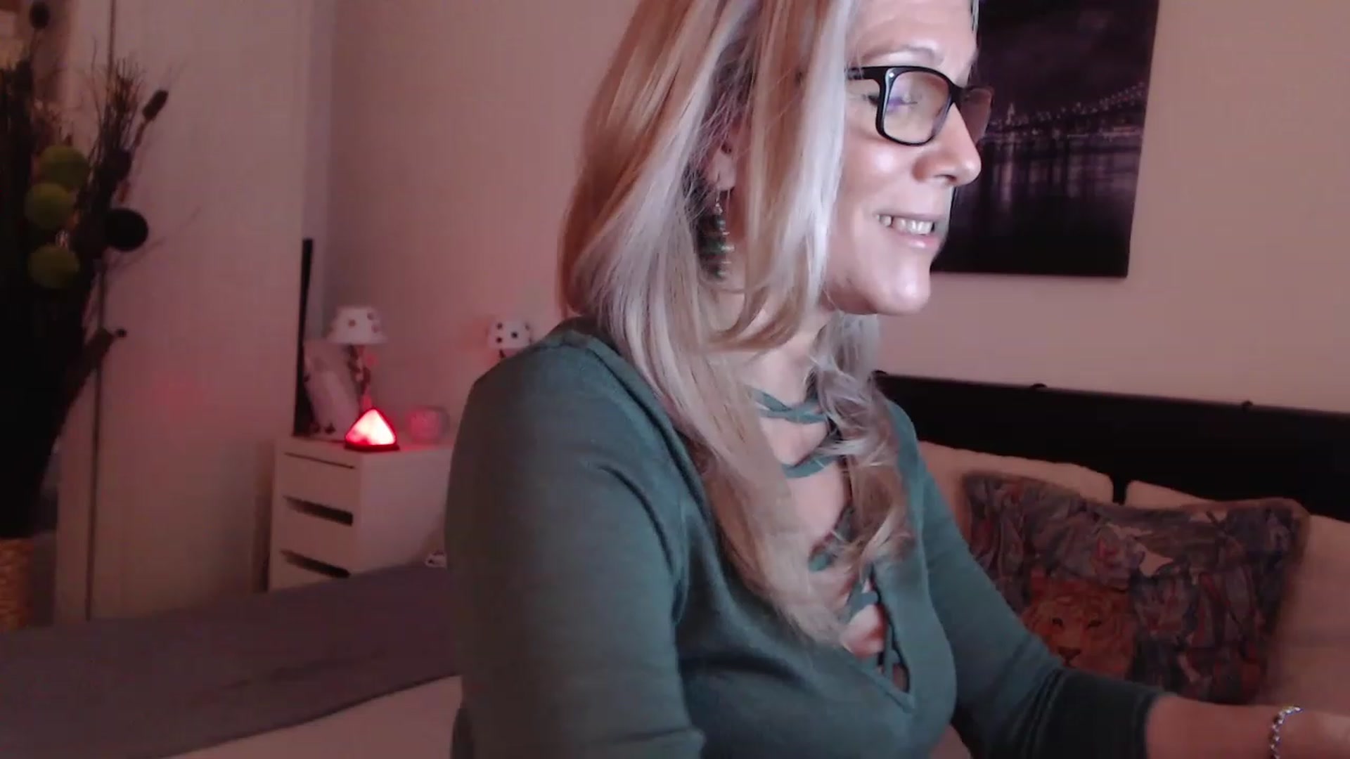 Gallery image thumbnail from Reeya71's myfreecams stream on, 03/06/2023, 23:22 image 17 of 20
