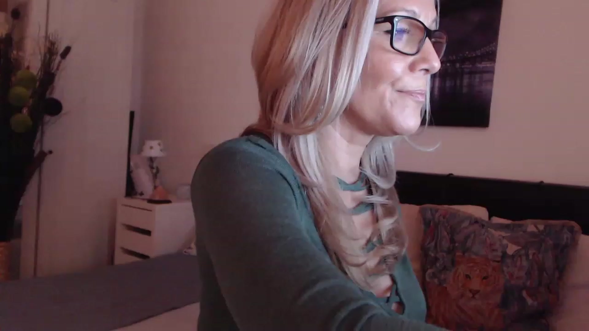 Gallery image thumbnail from Reeya71's myfreecams stream on, 03/07/2023, 01:55 image 9 of 20