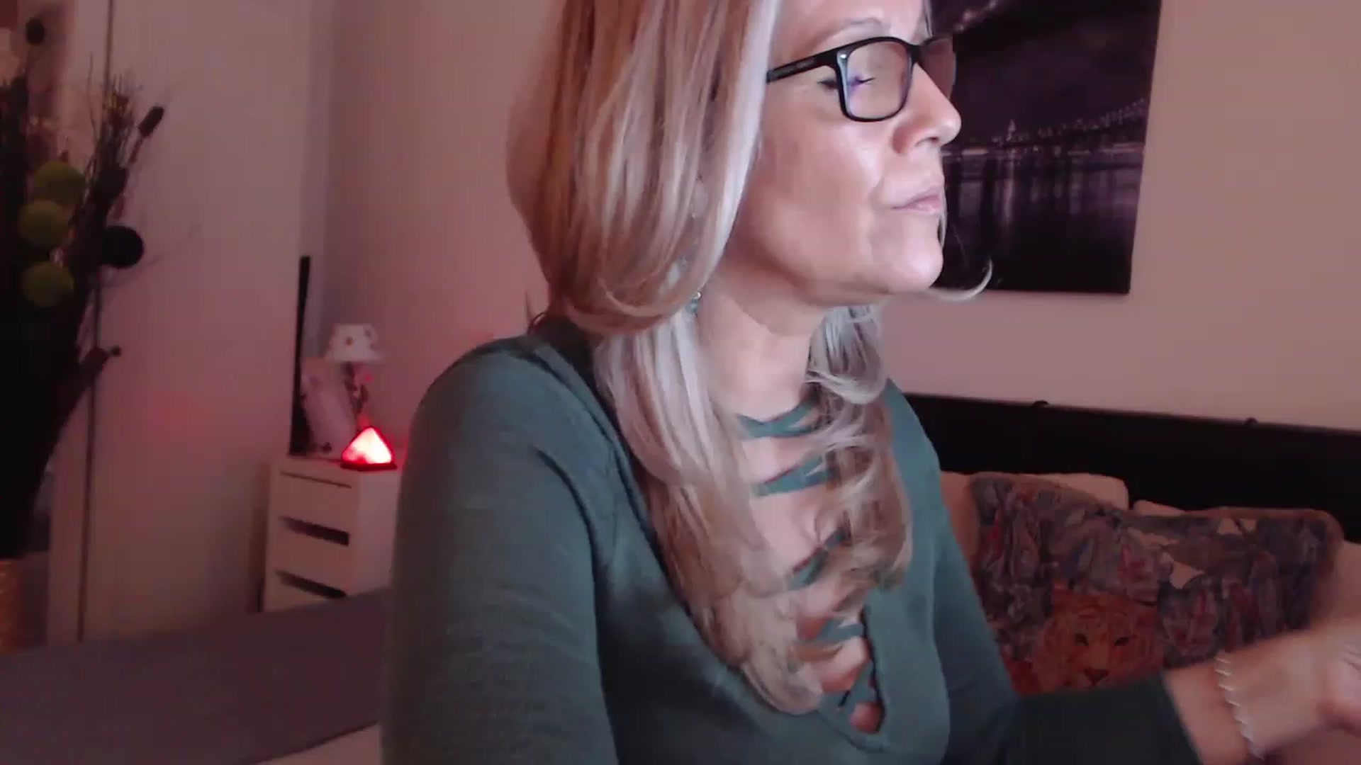 Gallery image thumbnail from Reeya71's myfreecams stream on, 03/07/2023, 01:55 image 15 of 20