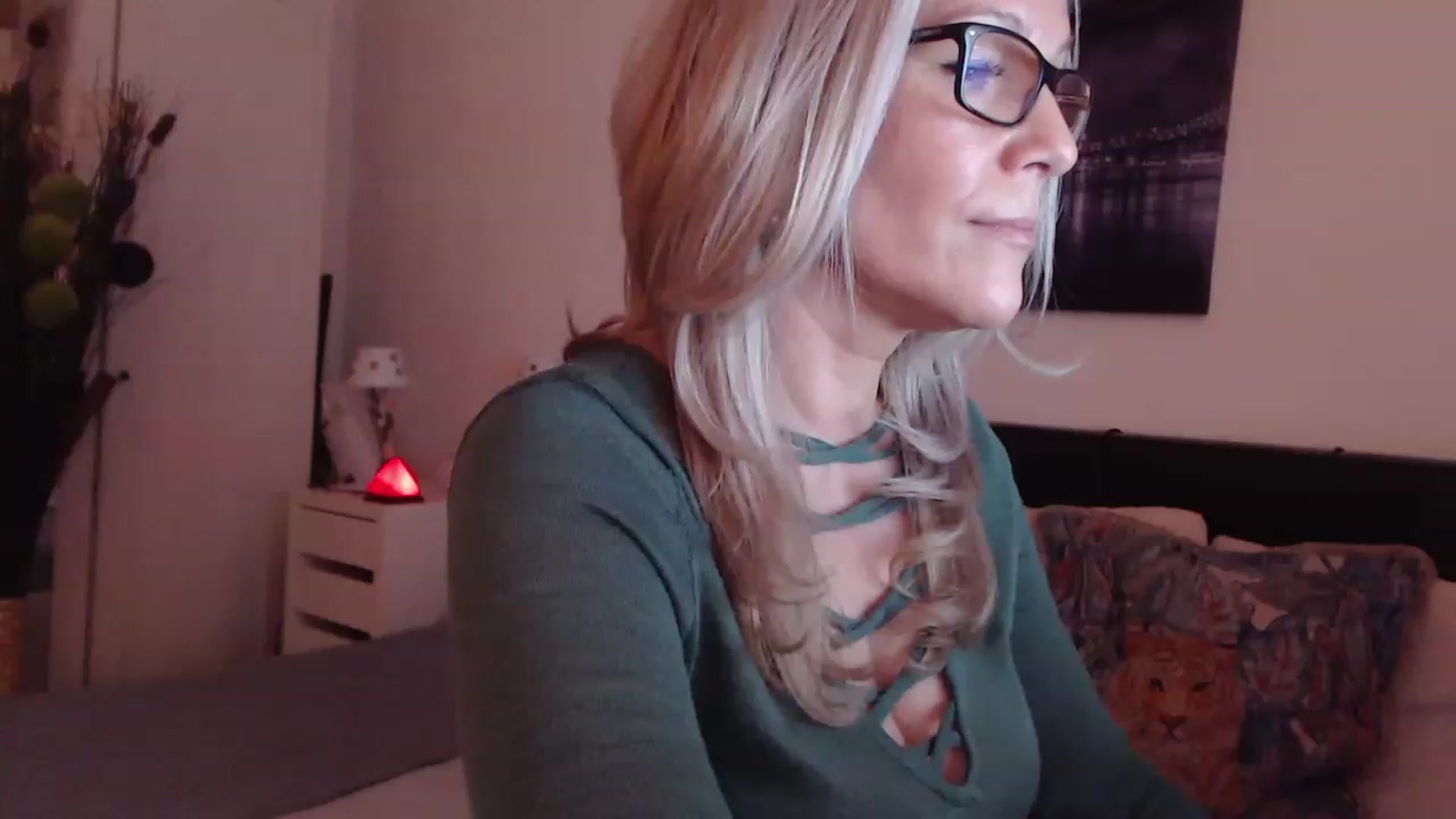 Gallery image thumbnail from Reeya71's myfreecams stream on, 03/07/2023, 01:55 image 10 of 20