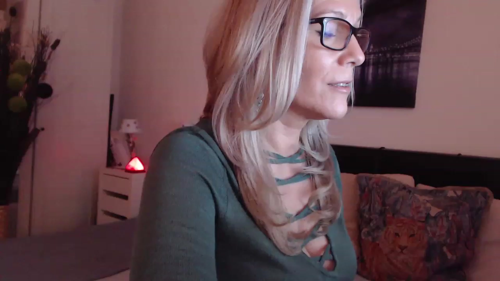 Gallery image thumbnail from Reeya71's myfreecams stream on, 03/07/2023, 01:55 image 7 of 20