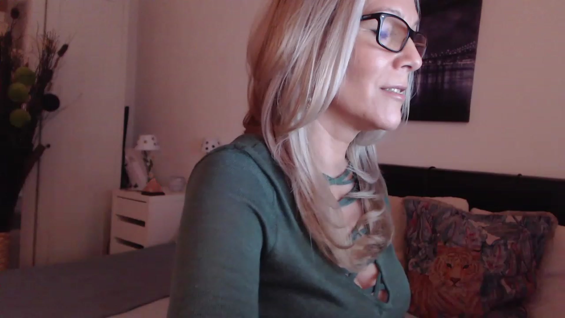 Gallery image thumbnail from Reeya71's myfreecams stream on, 03/07/2023, 01:55 image 4 of 20