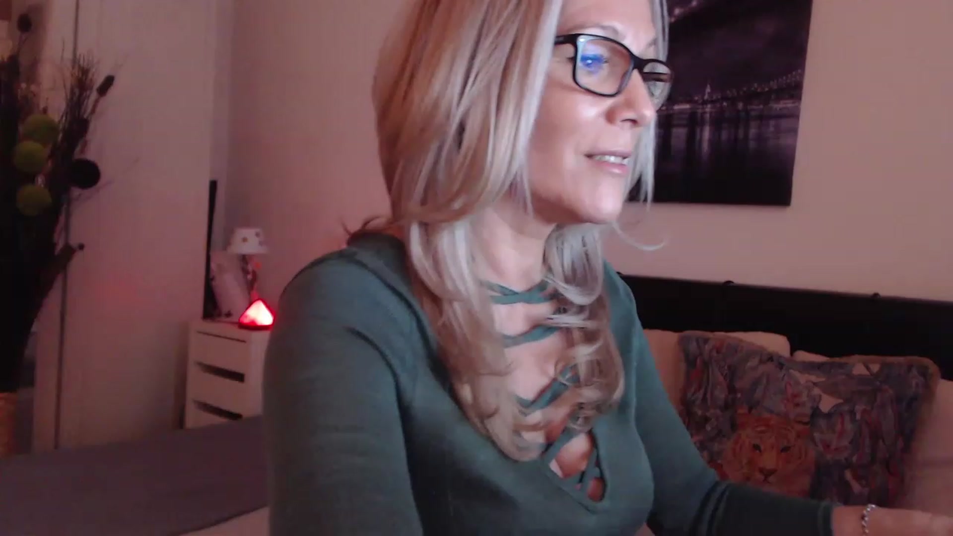 Gallery image thumbnail from Reeya71's myfreecams stream on, 03/07/2023, 01:55 image 13 of 20