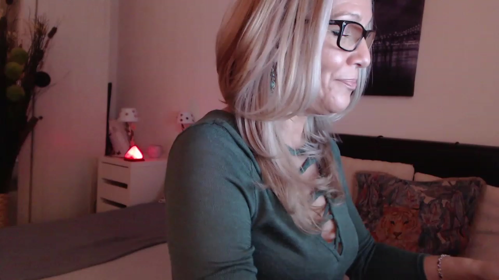 Gallery image thumbnail from Reeya71's myfreecams stream on, 03/07/2023, 02:53 image 12 of 20
