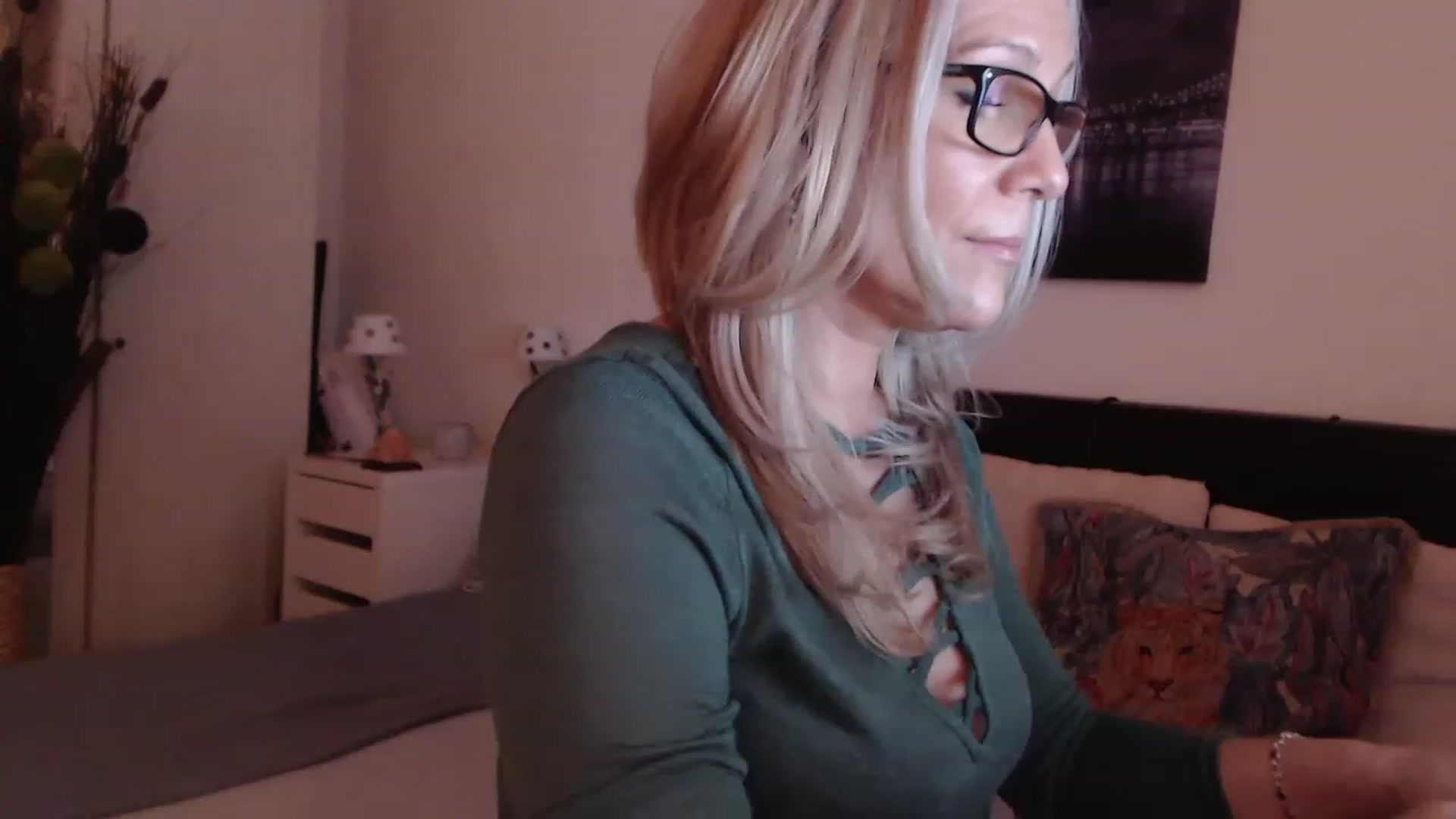 Gallery image thumbnail from Reeya71's myfreecams stream on, 03/07/2023, 02:53 image 8 of 20