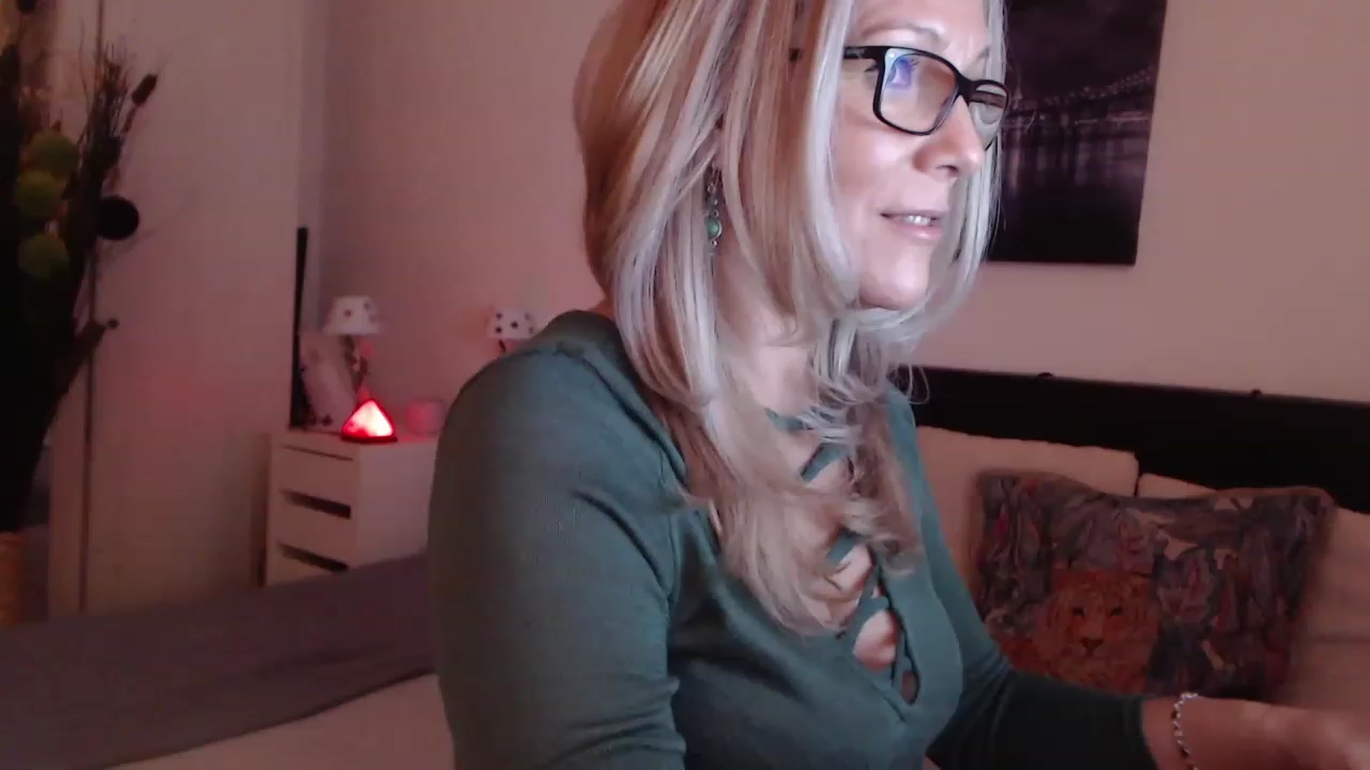 Gallery image thumbnail from Reeya71's myfreecams stream on, 03/07/2023, 02:53 image 14 of 20
