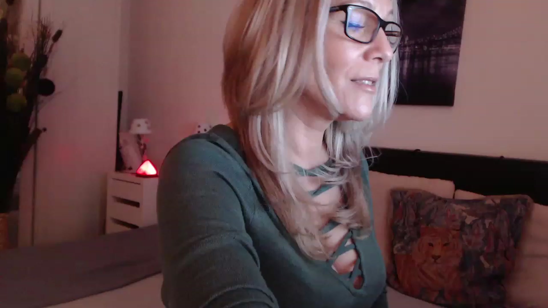 Gallery image thumbnail from Reeya71's myfreecams stream on, 03/07/2023, 02:53 image 3 of 20