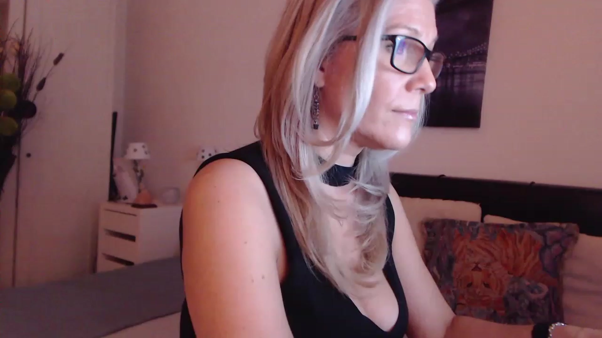 Gallery image thumbnail from Reeya71's myfreecams stream on, 03/09/2023, 03:22 image 9 of 20