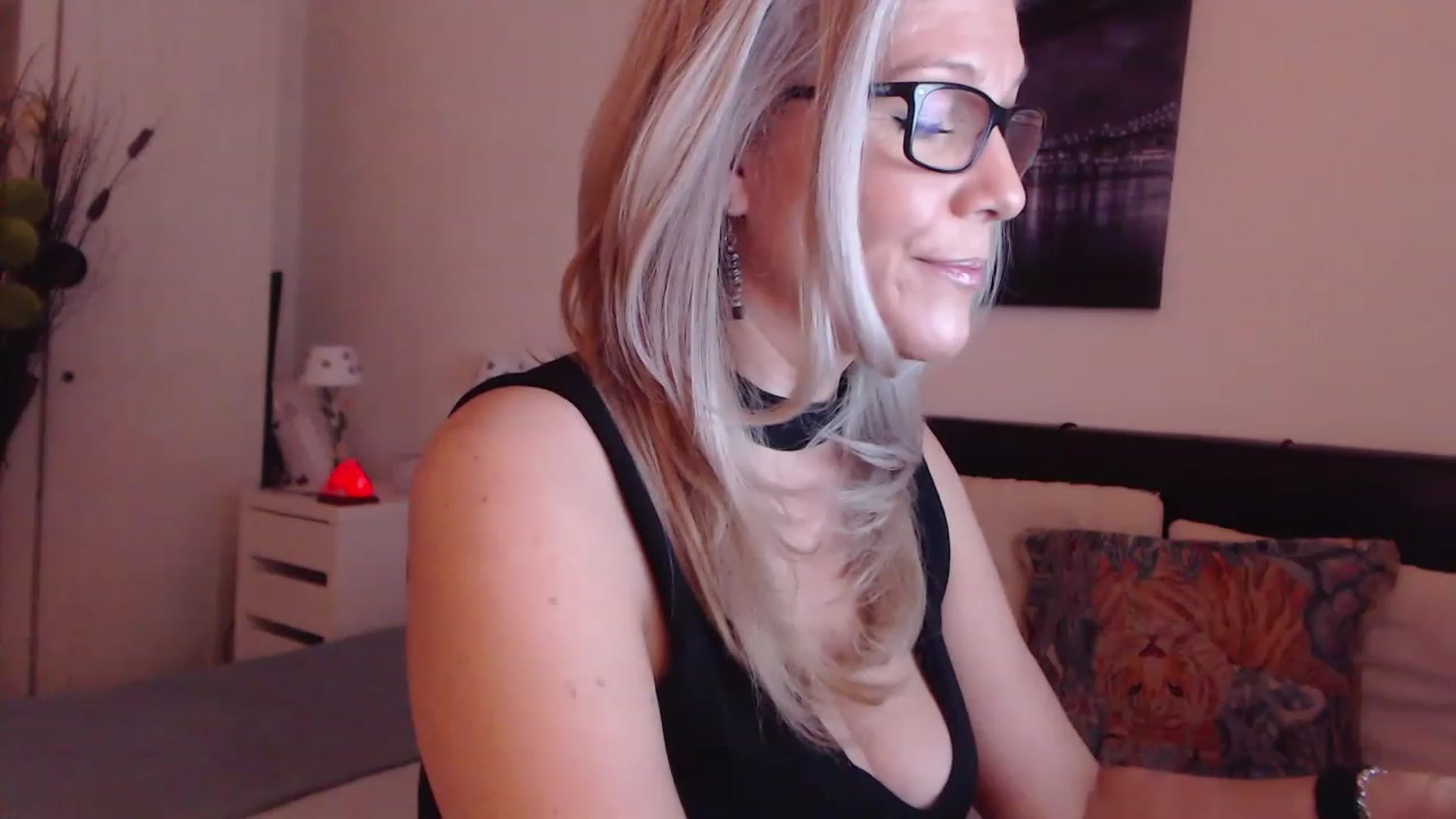 Gallery image thumbnail from Reeya71's myfreecams stream on, 03/09/2023, 03:22 image 7 of 20