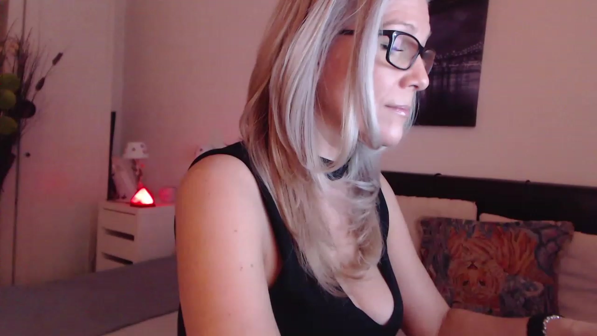 Gallery image thumbnail from Reeya71's myfreecams stream on, 03/09/2023, 03:22 image 4 of 20