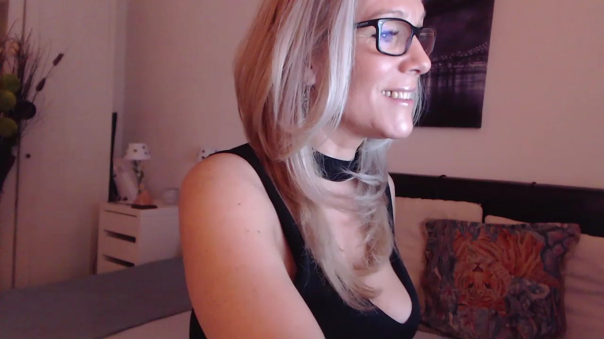 Gallery image thumbnail from Reeya71's myfreecams stream on, 03/09/2023, 03:22 image 12 of 20
