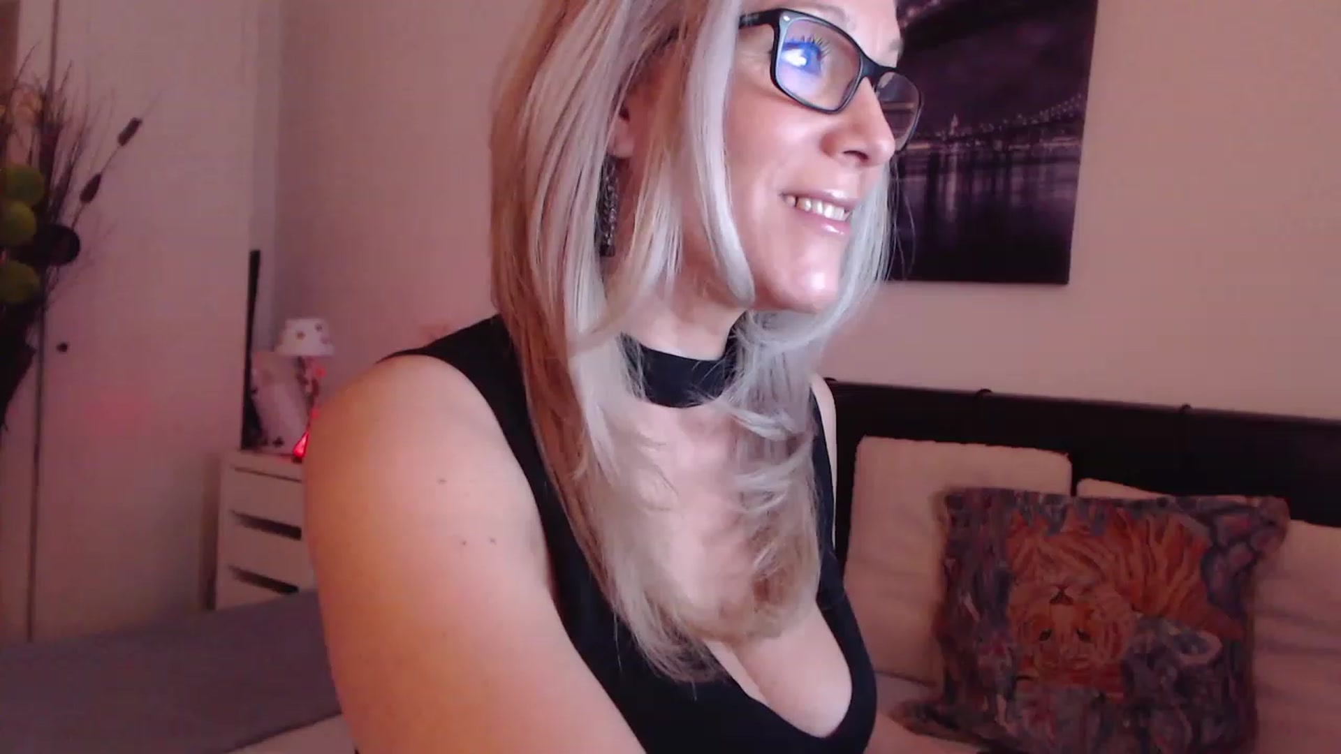 Gallery image thumbnail from Reeya71's myfreecams stream on, 03/09/2023, 03:22 image 5 of 20