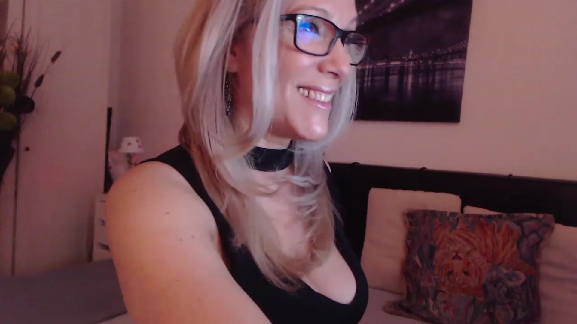 Gallery image thumbnail from Reeya71's myfreecams stream on, 03/09/2023, 03:22 image 17 of 20