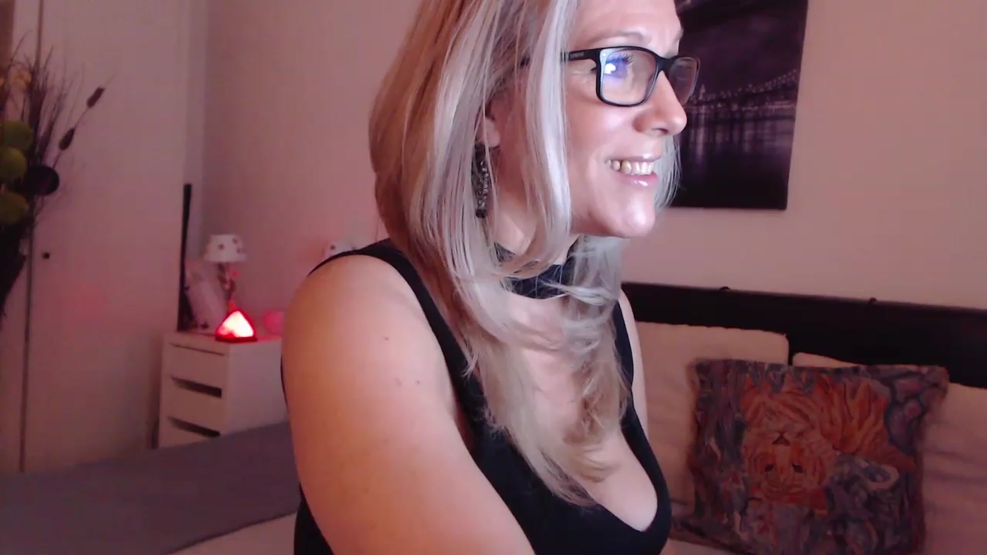 Gallery image thumbnail from Reeya71's myfreecams stream on, 03/09/2023, 03:22 image 14 of 20