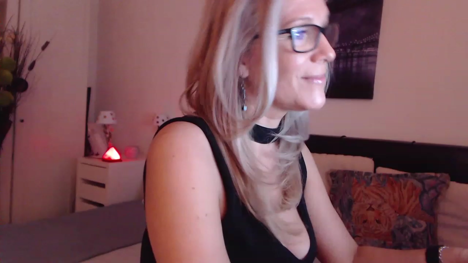 Gallery image thumbnail from Reeya71's myfreecams stream on, 03/09/2023, 03:22 image 8 of 20