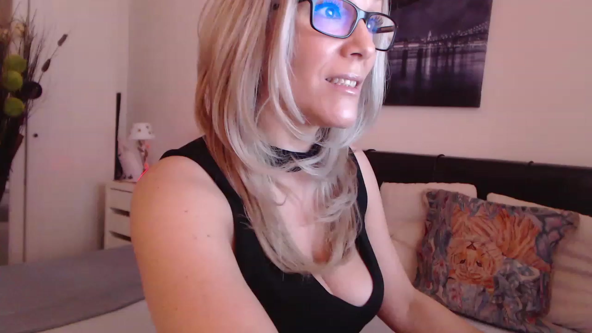 Gallery image thumbnail from Reeya71's myfreecams stream on, 03/09/2023, 07:36 image 12 of 20