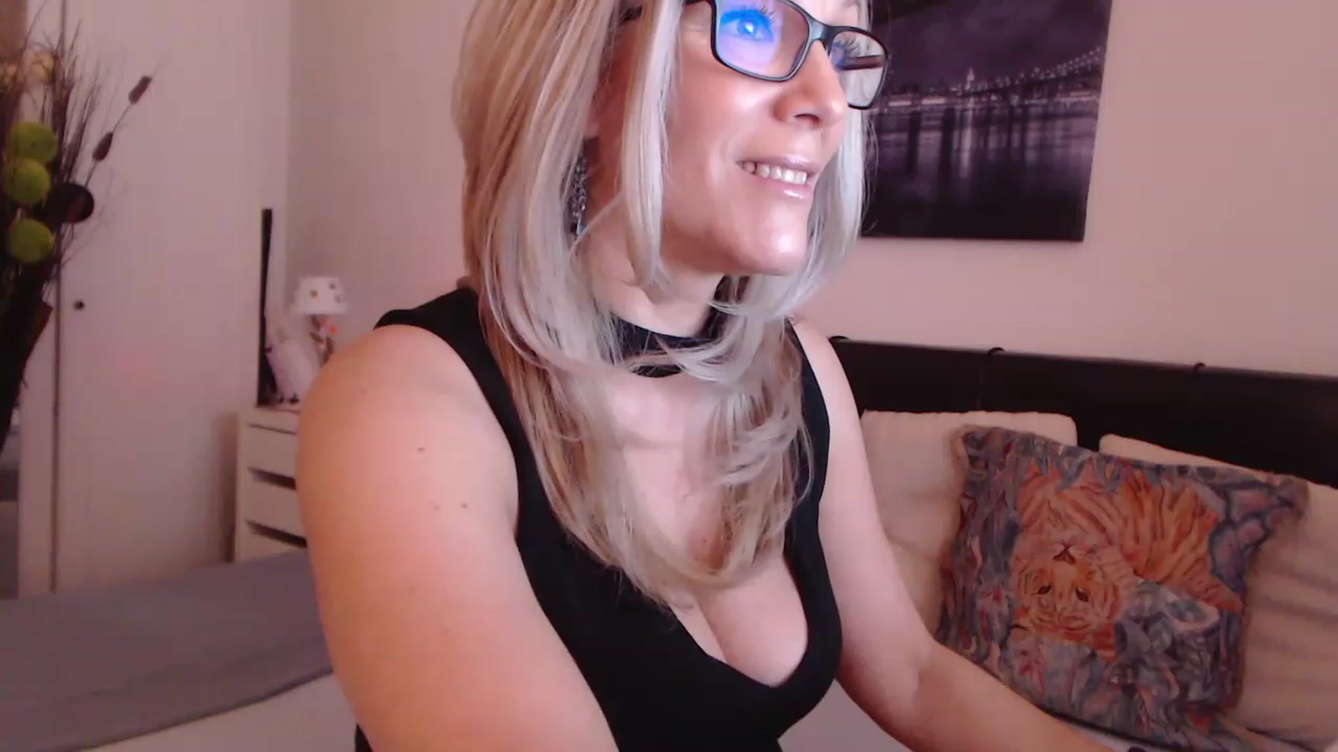 Gallery image thumbnail from Reeya71's myfreecams stream on, 03/09/2023, 07:36 image 16 of 20