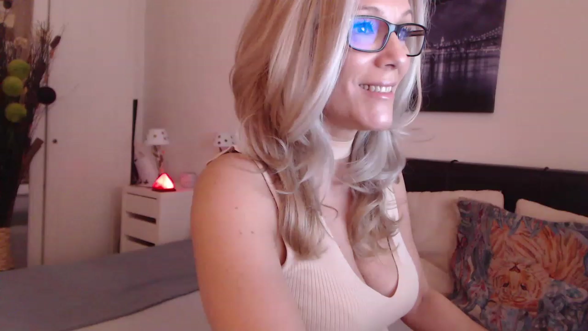 Gallery image thumbnail from Reeya71's myfreecams stream on, 03/10/2023, 07:08 image 2 of 20