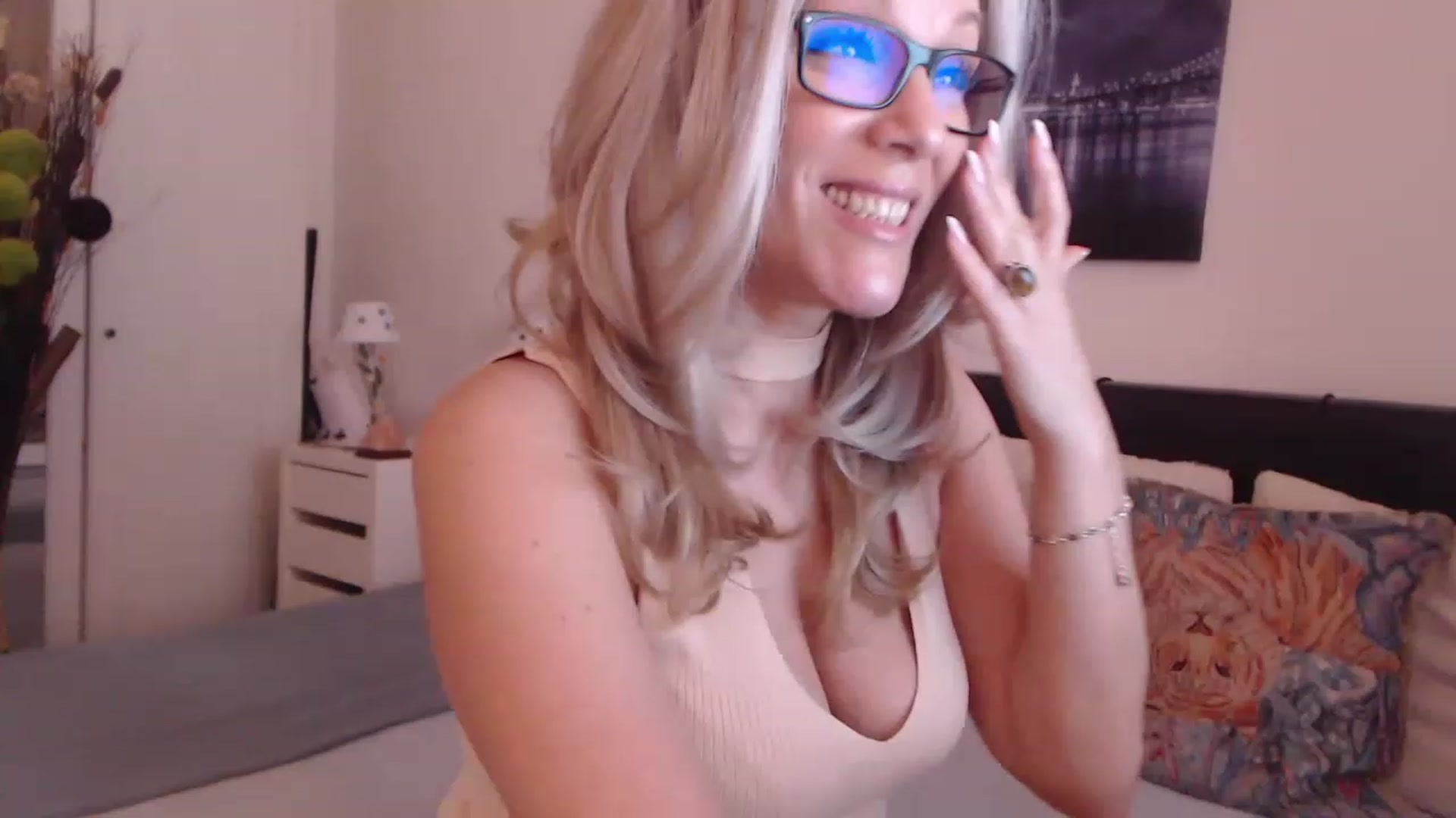 Gallery image thumbnail from Reeya71's myfreecams stream on, 03/10/2023, 10:04 image 4 of 20