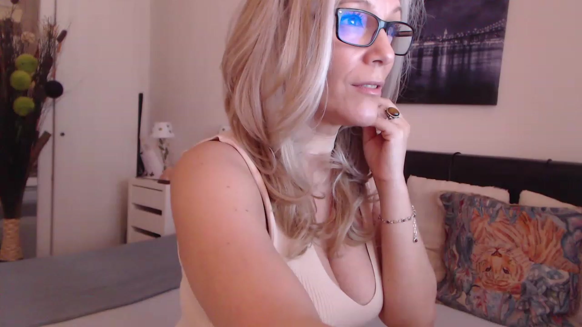 Gallery image thumbnail from Reeya71's myfreecams stream on, 03/10/2023, 10:04 image 14 of 20