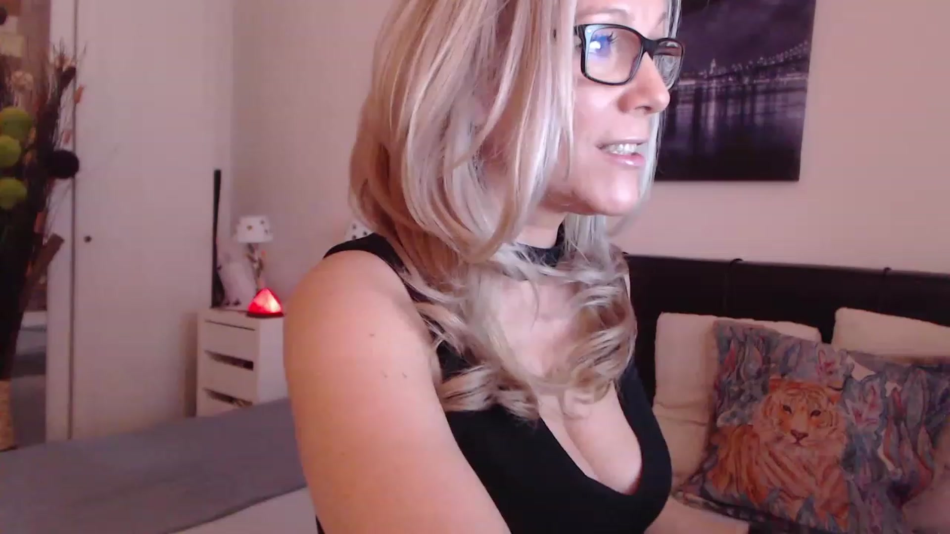 Gallery image thumbnail from Reeya71's myfreecams stream on, 03/13/2023, 06:13 image 5 of 20